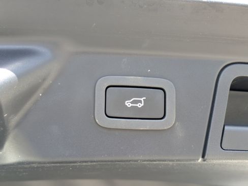 Used 2021 Land Rover Range Rover Velar R-Dynamic S image 14