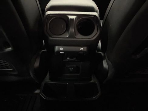 Used 2022 Jeep Wrangler Unlimited Rubicon w/ Cold Weather Group image 30