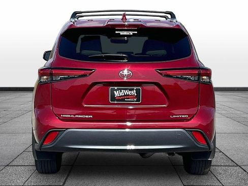 Used 2020 Toyota Highlander Limited FWD image 4