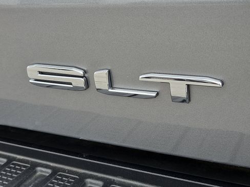 Used 2023 GMC Sierra 1500 SLT w/ SLT Convenience Package image 8