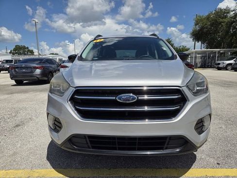 Used 2017 Ford Escape SE w/ SE Sport Appearance Package FWD image 2
