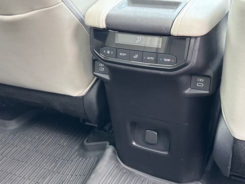 Used 2025 Toyota Grand Highlander FWD image 30
