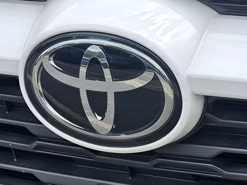 Certified 2023 Toyota RAV4 LE AWD/4WD image 31