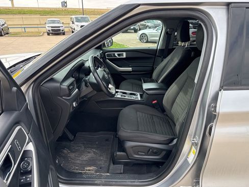 Used 2021 Ford Explorer XLT image 18