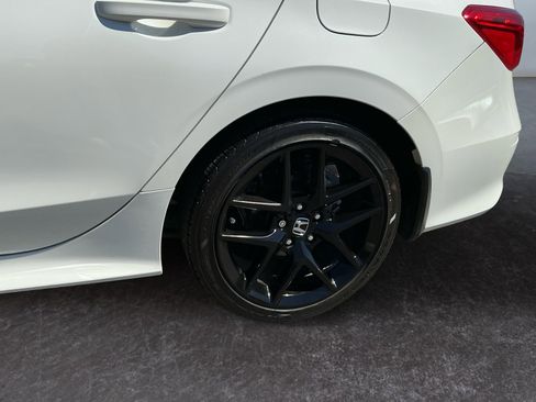 Used 2023 Honda Civic Sport image 9