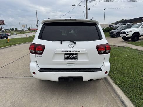 Used 2018 Toyota Sequoia SR5 w/ Premium Package AWD/4WD image 4