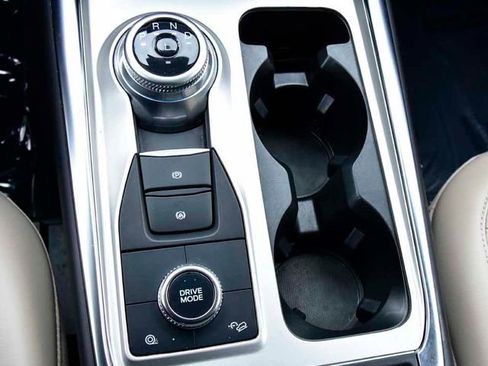 Used 2022 Ford Explorer XLT w/ Equipment Group 202A image 26