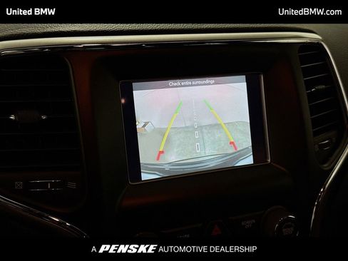 Used 2019 Jeep Grand Cherokee Laredo image 9