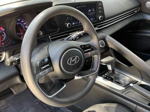 Used 2021 Hyundai Elantra SE image 13