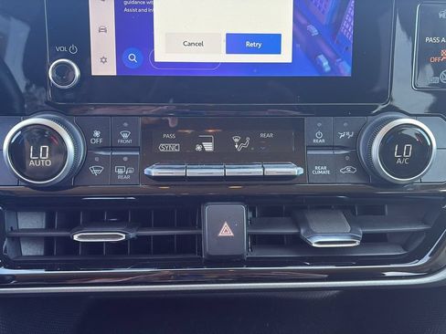 Used 2024 Toyota Highlander LE AWD/4WD image 26