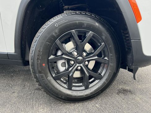 New 2026 Jeep Grand Cherokee Altitude AWD/4WD image 2