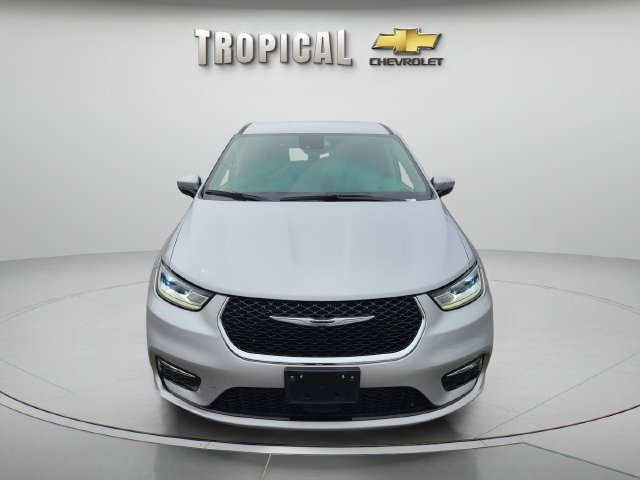 Used 2023 Chrysler Pacifica Touring-L FWD image 8