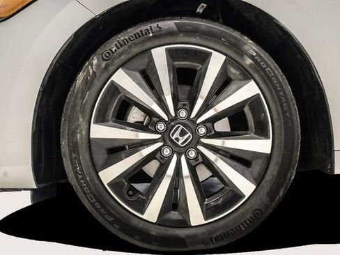 Used 2024 Honda Civic EX-L image 9