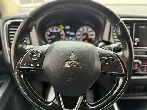 Used 2019 Mitsubishi Outlander SEL image 12