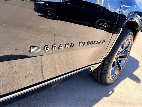 Used 2022 Jeep Grand Wagoneer Series III w/ Rear Seat Video Group 1 image 34