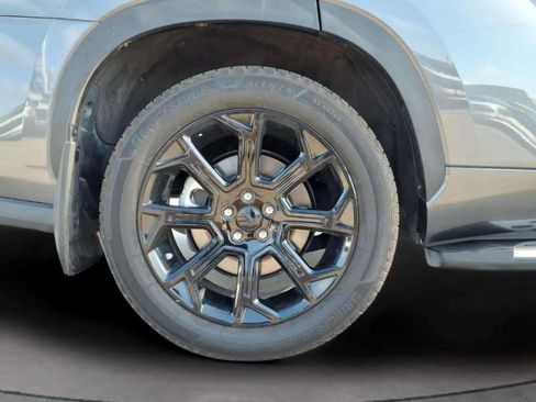 Used 2024 Toyota Highlander LE FWD image 20