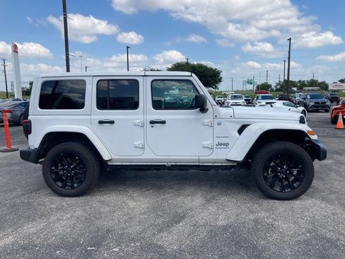 Used 2024 Jeep Wrangler Unlimited Sahara AWD/4WD image 4