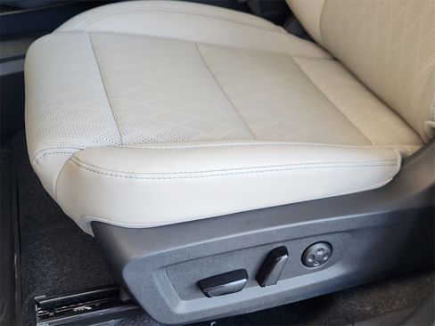 New 2026 Nissan Murano Platinum image 16