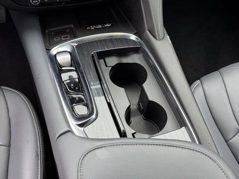 Used 2024 Buick Enclave Premium image 16
