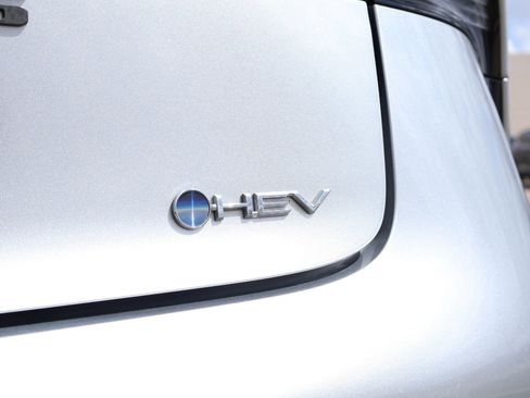 Used 2023 Toyota Prius XLE image 7