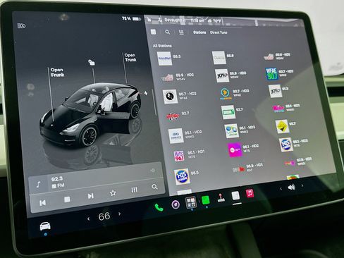 Used 2023 Tesla Model Y Performance AWD/4WD image 19