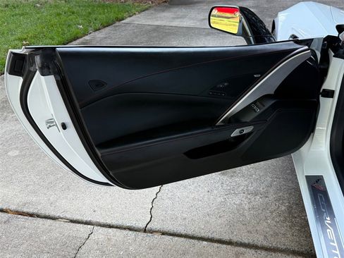 Used 2016 Chevrolet Corvette Z06 w/ 3LZ Preferred Equipment Group image 50