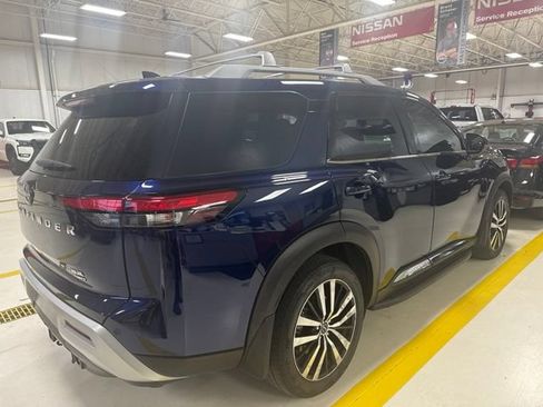 Certified 2024 Nissan Pathfinder Platinum AWD/4WD image 11