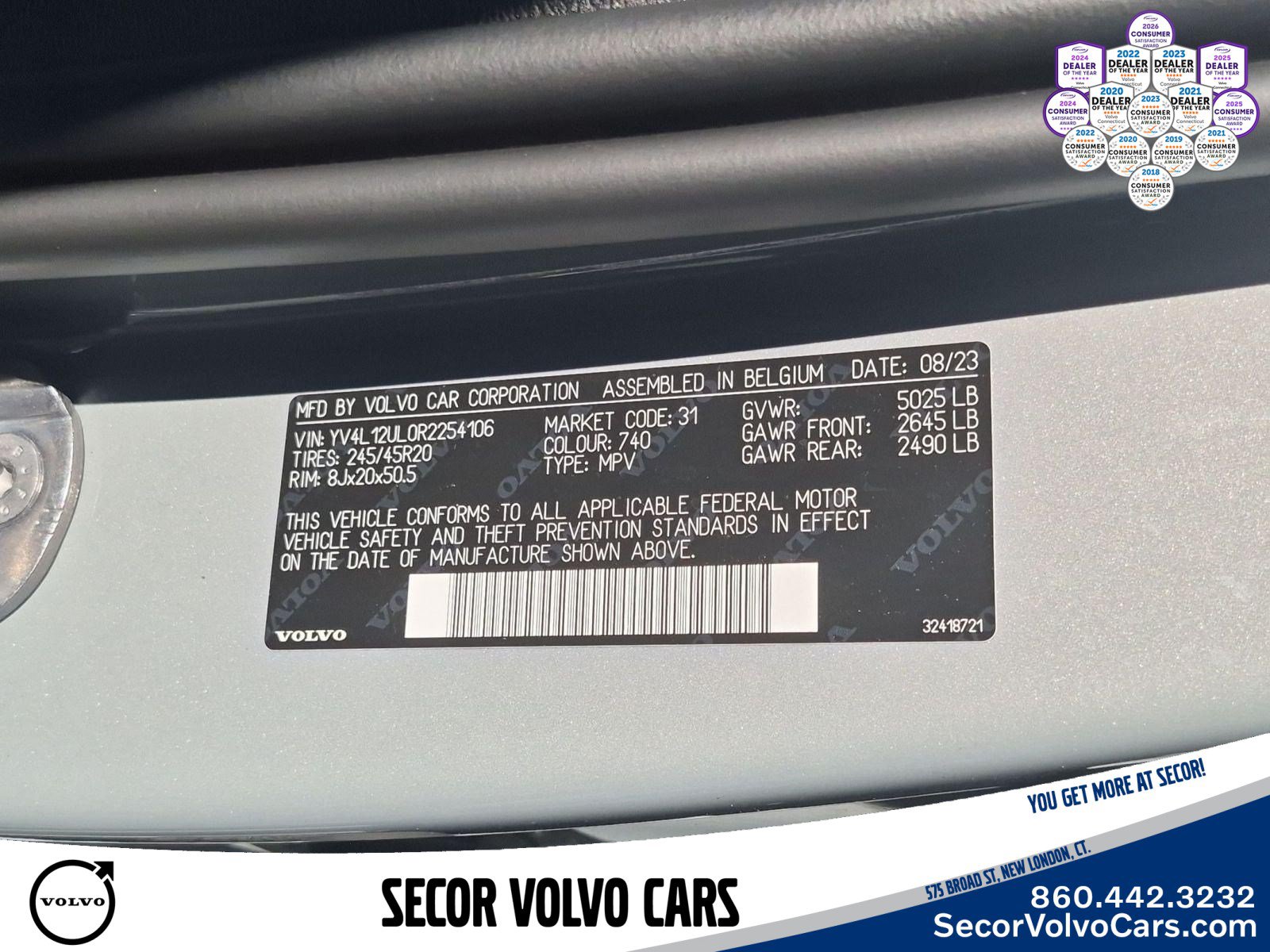 Used 2024 Volvo XC40 B5 Plus AWD/4WD image 26