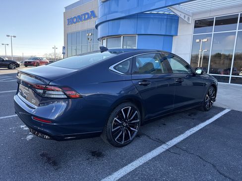 Used 2023 Honda Accord Touring image 3