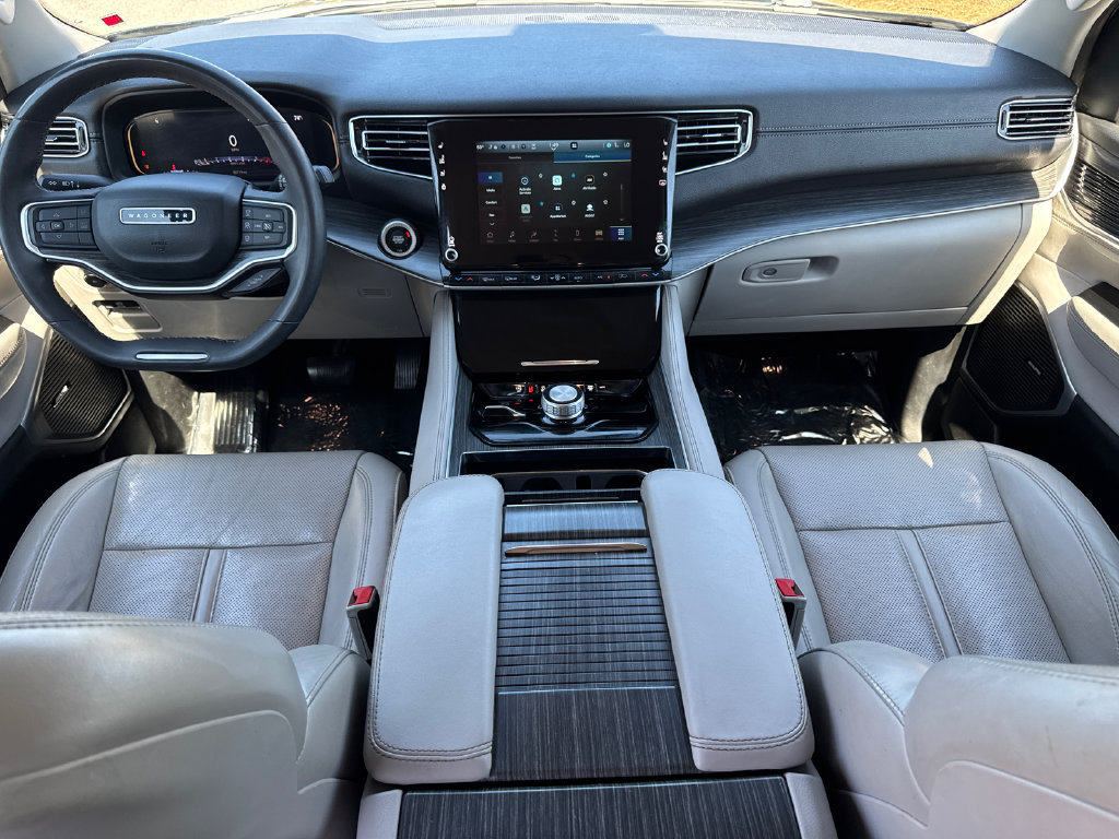 Used 2023 Jeep Wagoneer L Series II AWD/4WD image 18