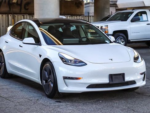 Used 2021 Tesla Model 3 Standard Range Plus image 3
