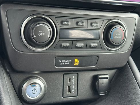 Used 2022 Nissan Leaf S image 20