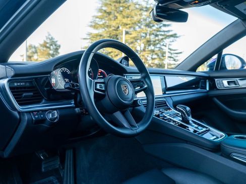 Used 2022 Porsche Panamera 4 w/ Premium Package AWD/4WD image 4