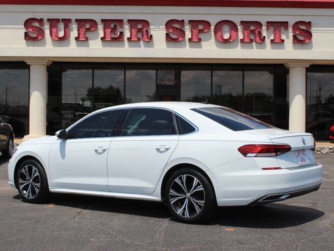 Used 2021 Volkswagen Passat 2.0T SE image 5