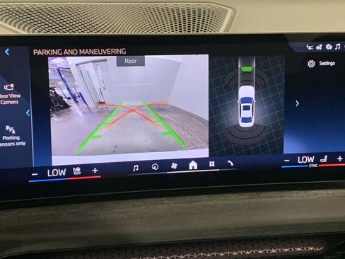 Certified 2025 BMW 330i xDrive Sedan w/ Premium Package AWD/4WD image 21
