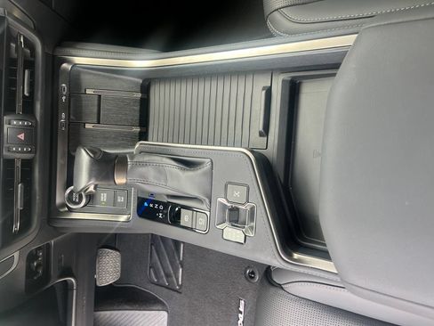 Used 2025 Lexus GX 550 w/ Accessory Package (Z1) AWD/4WD image 26