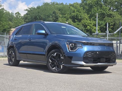 Used 2024 Kia Niro Wind w/ Wind Preserve Package FWD image 1