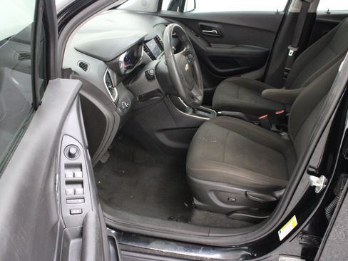 Used 2020 Chevrolet Trax LS FWD image 14