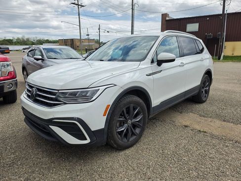 Used 2022 Volkswagen Tiguan SE image 1