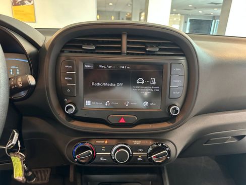 Used 2025 Kia Soul LX w/ LX Technology Package image 17