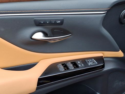 Certified 2024 Lexus ES 350 w/ Premium Package image 7