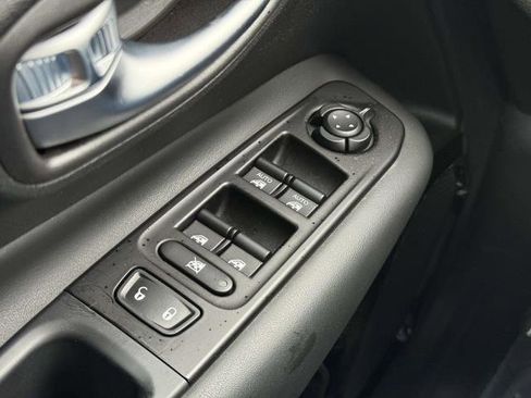 Used 2020 Jeep Renegade Altitude image 16