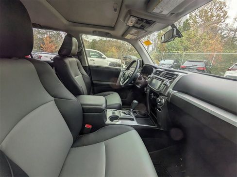 Used 2016 Toyota 4Runner SR5 Premium image 9