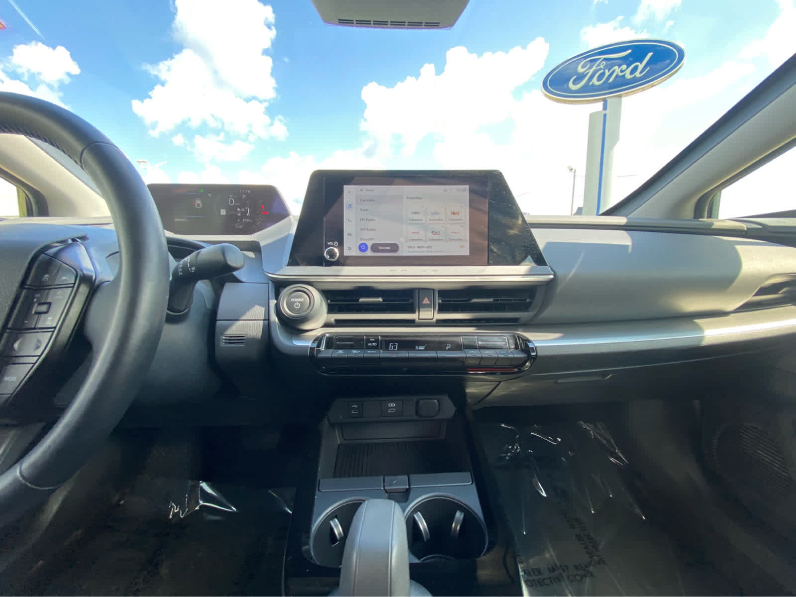 Used 2024 Toyota Prius LE FWD image 17