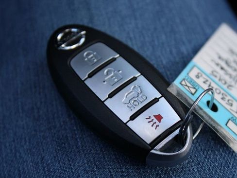 Used 2015 Nissan Rogue SV w/ SV Premium Package image 12