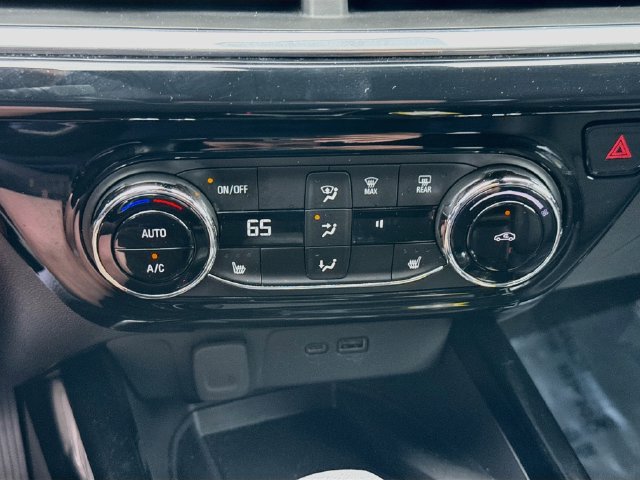Used 2024 Chevrolet Trax RS w/ Sunroof Package FWD image 21
