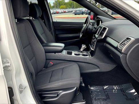 Used 2019 Jeep Grand Cherokee Laredo w/ Security & Convenience Group image 8