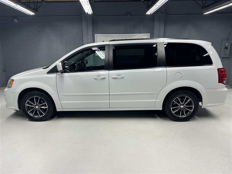 Used 2017 Dodge Grand Caravan SXT FWD image 10