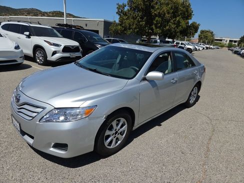Used 2010 Toyota Camry LE FWD image 1