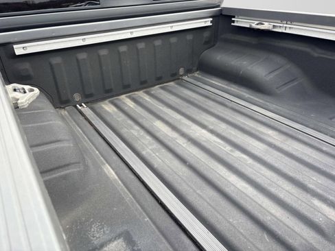 Used 2019 Nissan Frontier PRO-4X image 12